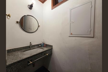Casa à venda com 300m², 4 quartos e 2 vagasLavabo
