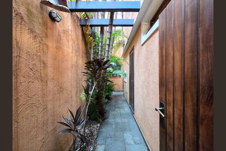 Casa à venda com 300m², 4 quartos e 2 vagasCorredor