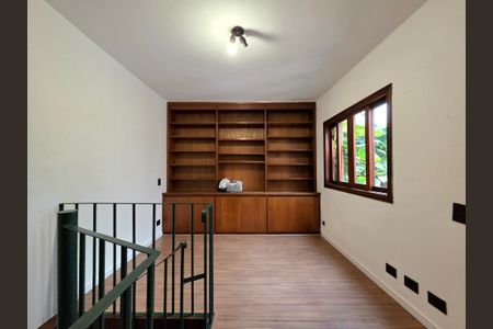 Casa à venda com 300m², 4 quartos e 2 vagasEscritório