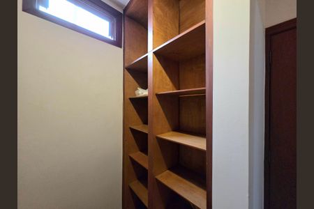 Casa à venda com 300m², 4 quartos e 2 vagasCloset da Suíte 2