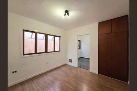 Casa à venda com 300m², 4 quartos e 2 vagasSuíte