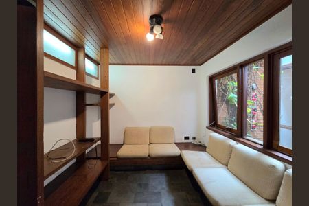 Casa à venda com 300m², 4 quartos e 2 vagasSala de TV
