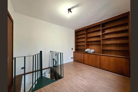 Casa à venda com 300m², 4 quartos e 2 vagasEscritório