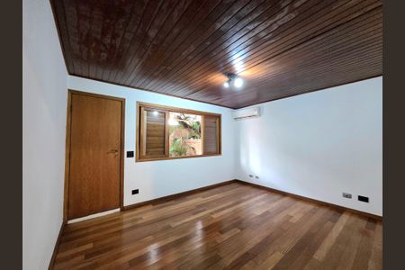Casa à venda com 300m², 4 quartos e 2 vagasSuíte 2