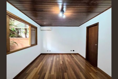 Casa à venda com 300m², 4 quartos e 2 vagasSuíte 2