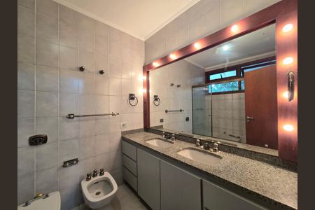 Casa à venda com 300m², 4 quartos e 2 vagasBanheiro da Suíte 2