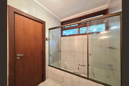 Casa à venda com 300m², 4 quartos e 2 vagasBanheiro da Suíte 2