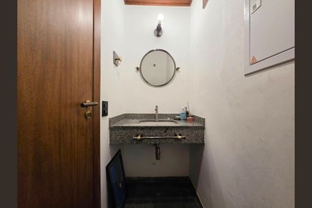 Casa à venda com 300m², 4 quartos e 2 vagasLavabo