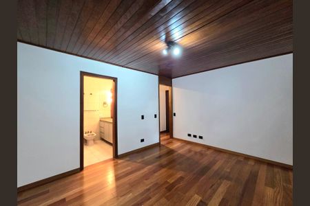 Casa à venda com 300m², 4 quartos e 2 vagasSuíte 2