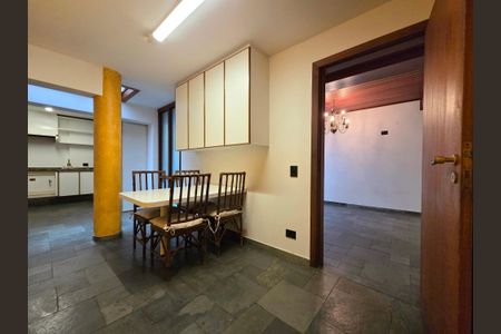 Casa à venda com 300m², 4 quartos e 2 vagasCopa