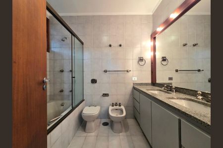 Casa à venda com 300m², 4 quartos e 2 vagasBanheiro da Suíte 2