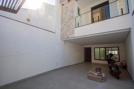 Casa à venda com 230m², 3 quartos e 4 vagas Casa à venda com 230m², 3 quartos e 4 vagasGaragem