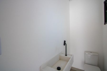 Casa à venda com 230m², 3 quartos e 4 vagas Casa à venda com 230m², 3 quartos e 4 vagasBanheiro de serviço