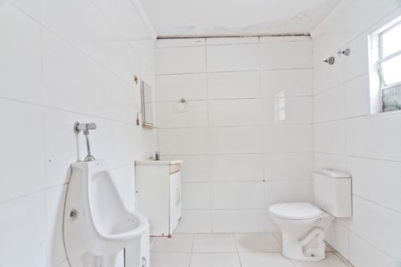 Casa à venda com 405m², 2 quartos e 4 vagasEdícula - banheiro