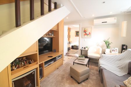 Sala de casa à venda com 3 quartos, 186m² em Vila Anhanguera, São Paulo