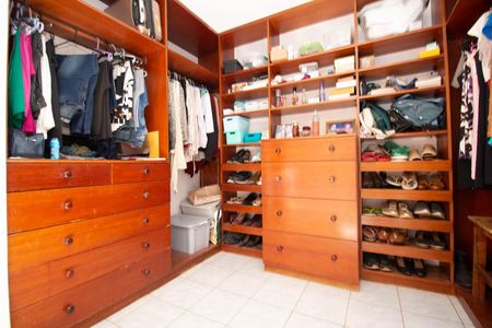 Casa para alugar com 400m², 6 quartos e 2 vagas Casa para alugar com 400m², 6 quartos e 2 vagasCloset da Suíte