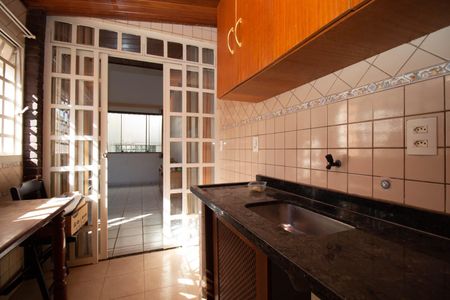 Casa para alugar com 400m², 6 quartos e 2 vagas Casa para alugar com 400m², 6 quartos e 2 vagasCozinha 2