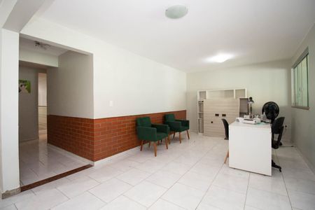 Casa para alugar com 400m², 6 quartos e 2 vagas Casa para alugar com 400m², 6 quartos e 2 vagasSala 1