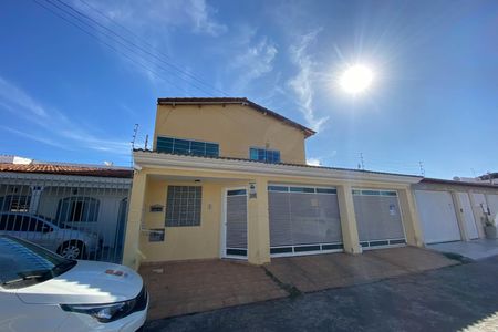 Casa para alugar com 400m², 6 quartos e 2 vagas Casa para alugar com 400m², 6 quartos e 2 vagasFachada