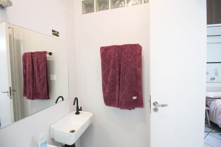 Casa à venda com 100m², 3 quartos e 2 vagasBanheiro Suite 2