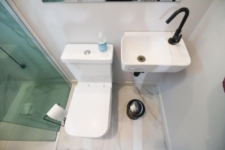 Casa à venda com 100m², 3 quartos e 2 vagasBanheiro Suite 2