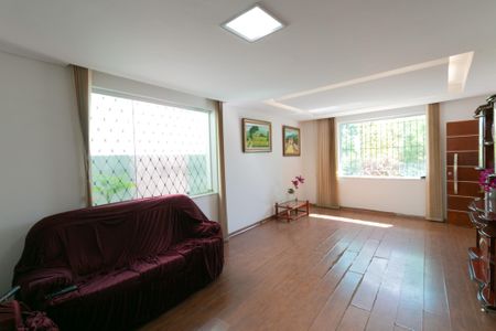 Casa à venda com 379m², 3 quartos e 1 vaga Casa à venda com 379m², 3 quartos e 1 vagaSala