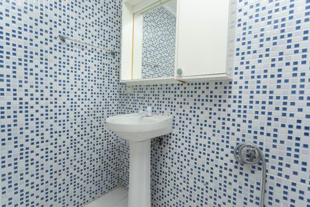 Banheiro de apartamento para alugar com 1 quarto, 45m² em Petrópolis, Porto Alegre