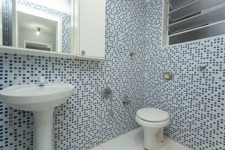 Banheiro de apartamento para alugar com 1 quarto, 45m² em Petrópolis, Porto Alegre
