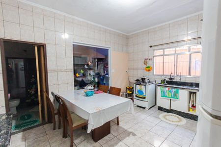 Casa à venda com 170m², 2 quartos e 2 vagas Casa à venda com 170m², 2 quartos e 2 vagasCozinha