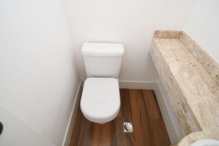 Casa de condomínio à venda com 164m², 4 quartos e 2 vagasLavabo