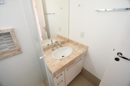 Casa de condomínio à venda com 164m², 4 quartos e 2 vagasBanheiro Suíte 2