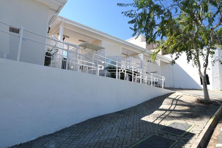 Casa de condomínio à venda com 164m², 4 quartos e 2 vagasFachada e portaria