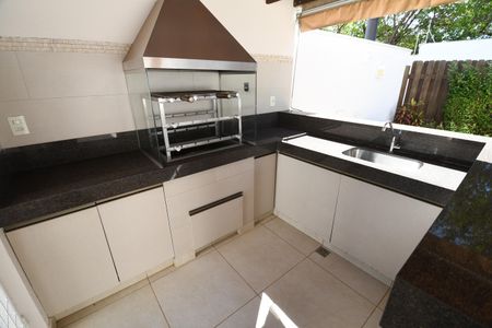 Casa de condomínio à venda com 164m², 4 quartos e 2 vagasChurrasqueira