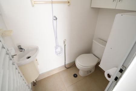 Casa de condomínio à venda com 164m², 4 quartos e 2 vagasBanheiro de serviço