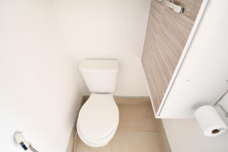 Casa de condomínio à venda com 164m², 4 quartos e 2 vagasBanheiro de serviço