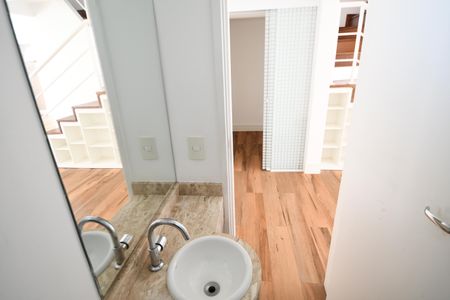 Casa de condomínio à venda com 164m², 4 quartos e 2 vagasLavabo