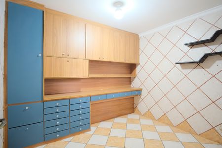 Casa à venda com 180m², 4 quartos e 2 vagasQuarto de Serviço