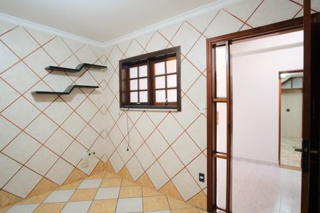 Casa à venda com 180m², 4 quartos e 2 vagasQuarto de Serviço