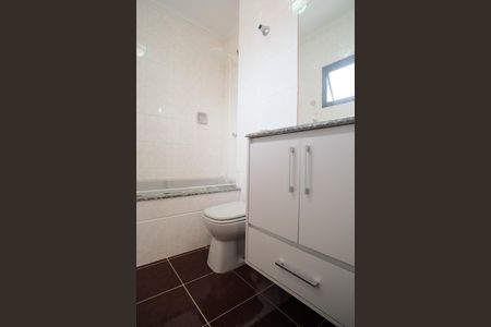 Casa à venda com 180m², 4 quartos e 2 vagasBanheiro da Suíte