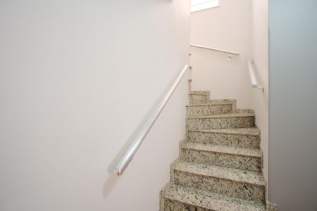 Casa à venda com 180m², 4 quartos e 2 vagasEscada