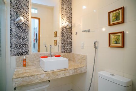 Casa para alugar com 400m², 4 quartos e 2 vagas Casa para alugar com 400m², 4 quartos e 2 vagasBanheiro da Suíte 2