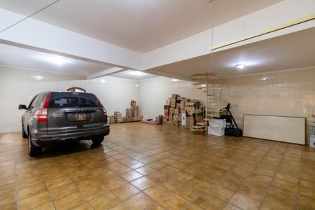 Casa à venda com 500m², 5 quartos e 6 vagas Casa à venda com 500m², 5 quartos e 6 vagasGaragem