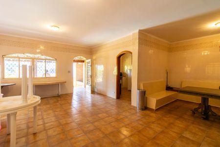 Casa à venda com 500m², 5 quartos e 6 vagas Casa à venda com 500m², 5 quartos e 6 vagasÁrea comum