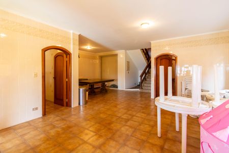 Casa à venda com 500m², 5 quartos e 6 vagas Casa à venda com 500m², 5 quartos e 6 vagasÁrea comum