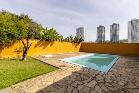 Casa à venda com 500m², 5 quartos e 6 vagas Casa à venda com 500m², 5 quartos e 6 vagasPiscina