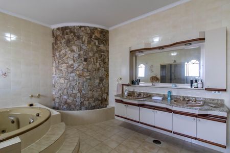 Casa à venda com 500m², 5 quartos e 6 vagas Casa à venda com 500m², 5 quartos e 6 vagasSuíte 1 Banheiro