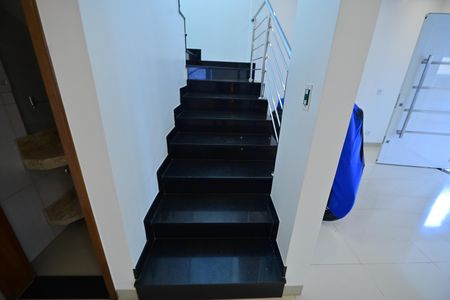 Casa para alugar com 257m², 3 quartos e 4 vagasEscada