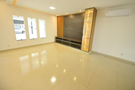 Casa para alugar com 257m², 3 quartos e 4 vagasSala