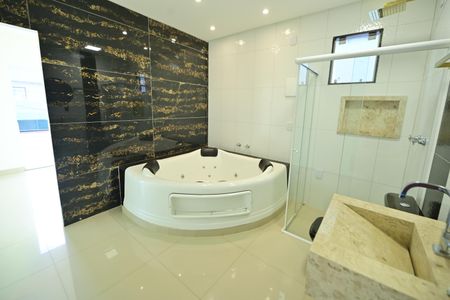 Casa para alugar com 257m², 3 quartos e 4 vagasBanheiro da Suíte