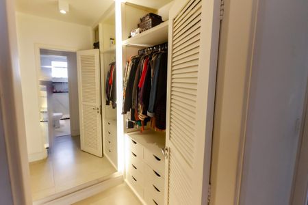 Apartamento à venda com 97m², 3 quartos e 2 vagasCloset da suíte